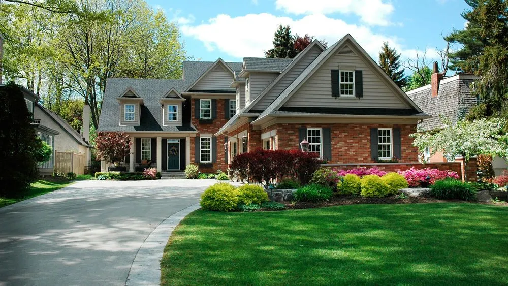 Жить в частном доме или купить квартиру в Москве? Жить в частном доме или купить квартиру в Москве?