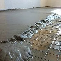 Чем чреваты ошибки при установки стяжки пола из цемента?