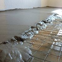 Чем чреваты ошибки при установки стяжки пола из цемента?